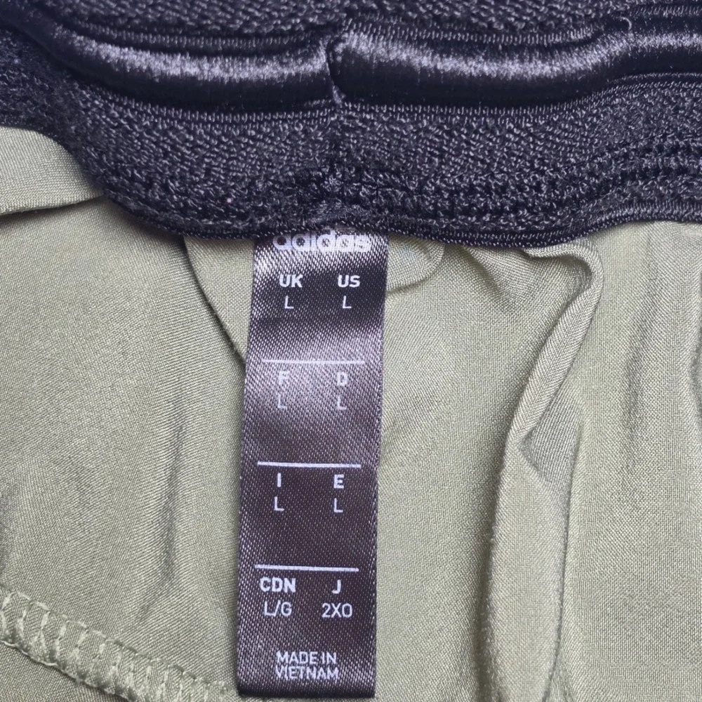 Adidas Mens Size Large Olive Green Athletic Training Gym Shorts Zip Pockets